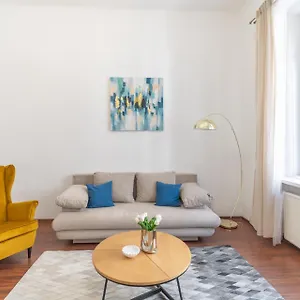  Appartamento Deluxe And Cozy Center For 8ppl